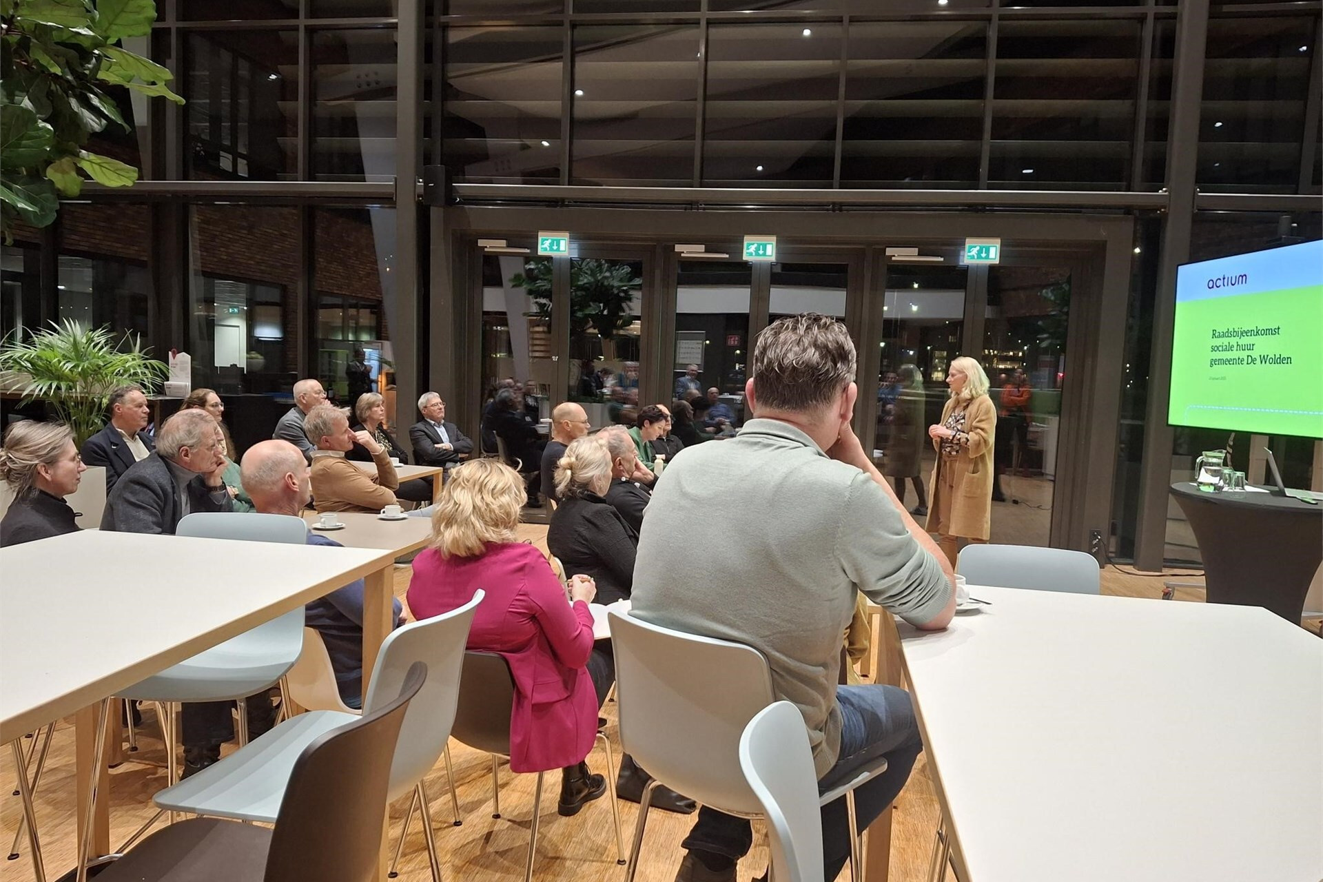 Actium geeft gemeenteraadsleden uitleg over hoe sociale huur in elkaar zit
